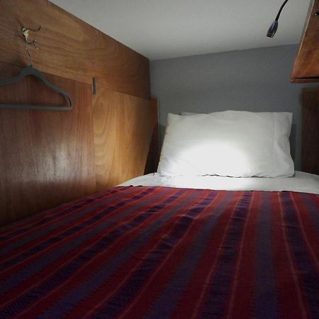 Sandbar Beachfront Hostel & Restaurant Сан Педро Екстериор снимка