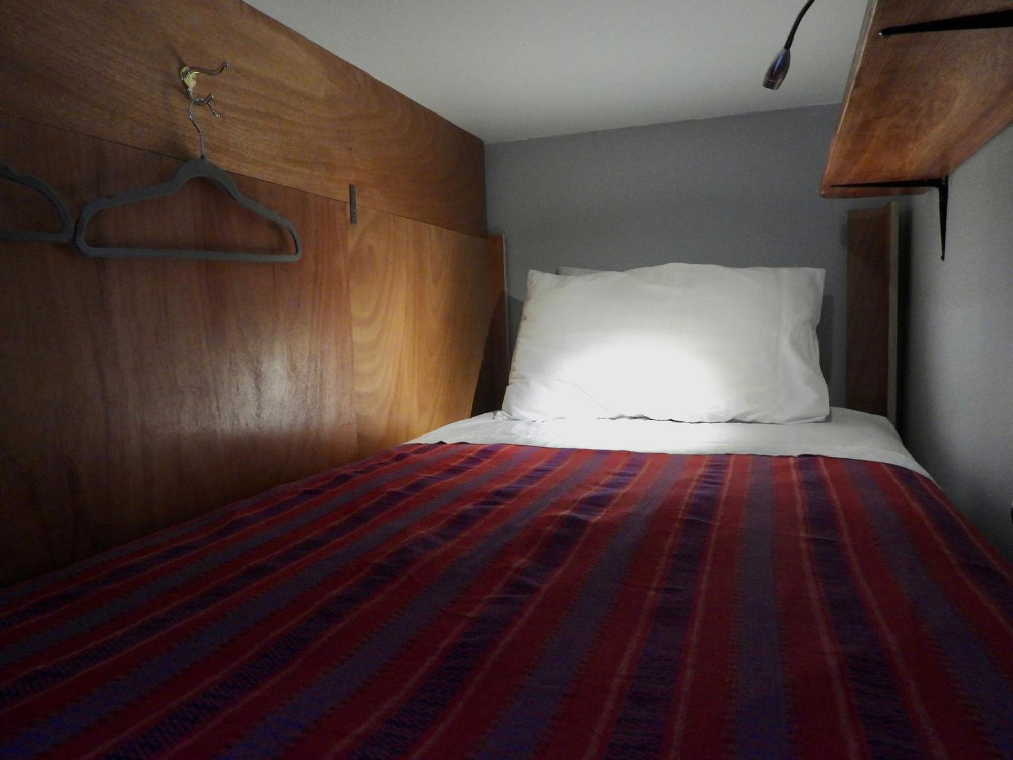 Sandbar Beachfront Hostel & Restaurant Сан Педро Екстериор снимка